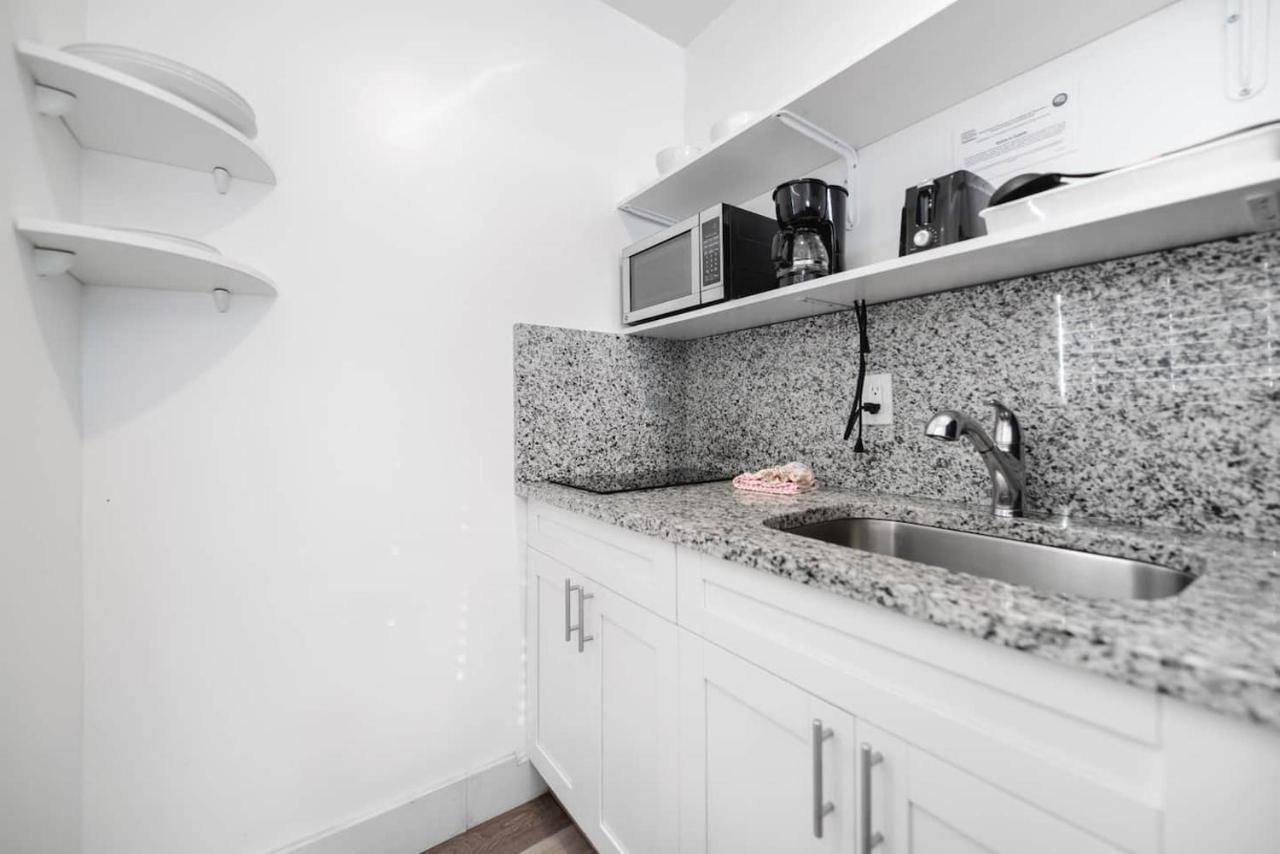Cozy 1 Bedroom With Pool Steps From The Beach #41 Голливуд Экстерьер фото